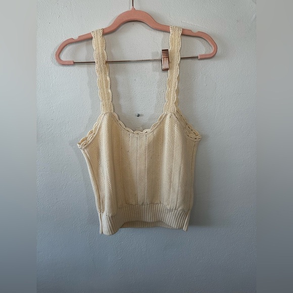 Paige mana crochet rosette tank top size medium NWT - Picture 4 of 5